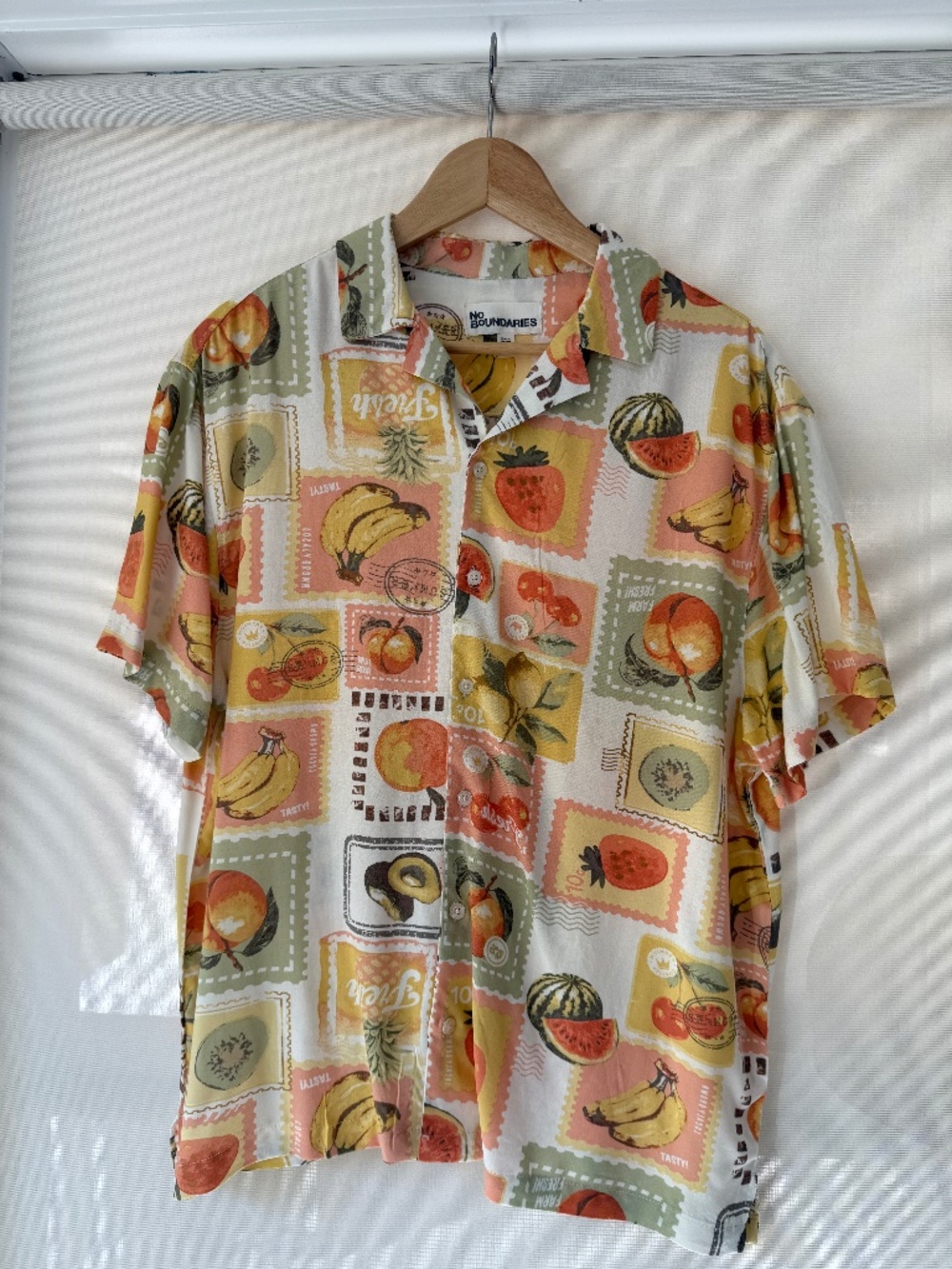 No Boundaries Fruit Postcard Print Button Up Shirt Men’s M Retro Vacation